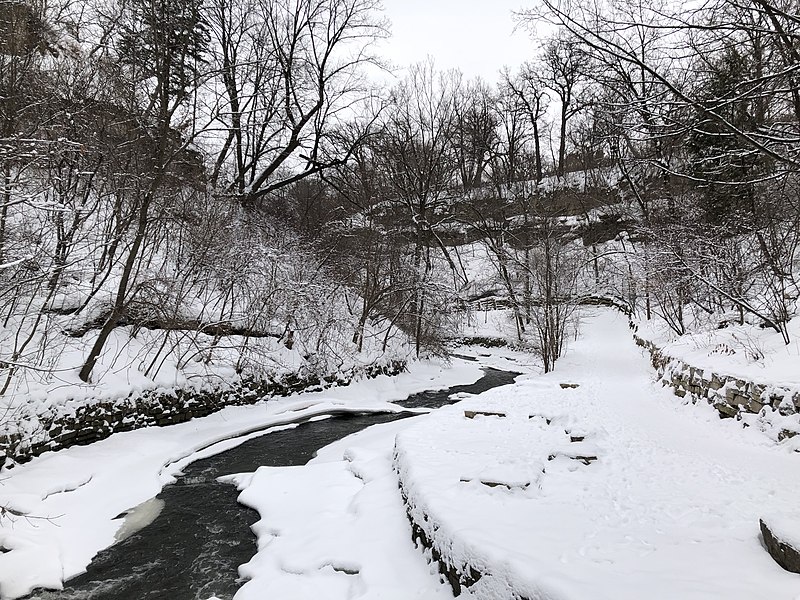 Image Credit: VikingB https://commons.wikimedia.org/wiki/File:Minnehaha_Falls_Lower_Glen_Trail_in_winter.jpg