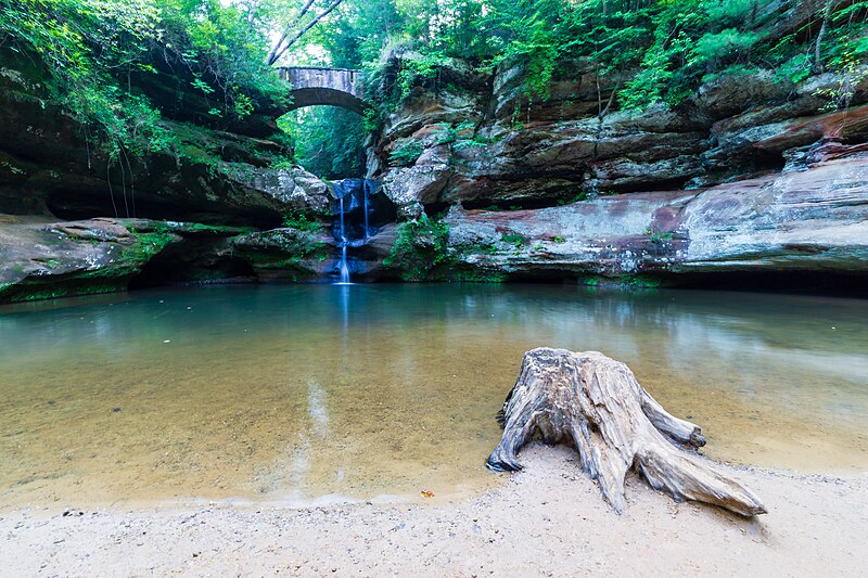 Image Credit: aparlette https://commons.wikimedia.org/wiki/File:Old_Man%27s_Cave_Upper_Falls_-_Hocking_Hills_State_Park.jpg